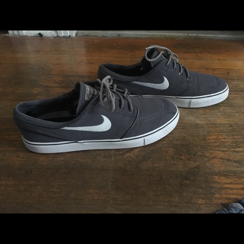 Classic Nike SB Janoski: Grays